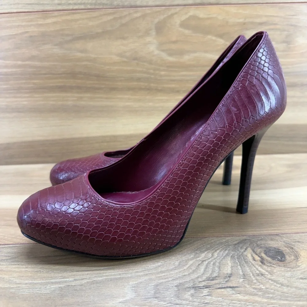 Tory Burch Red Snake Embossed Pumps 6.5 M Round‎ Toe Dressy Office Modern Heels